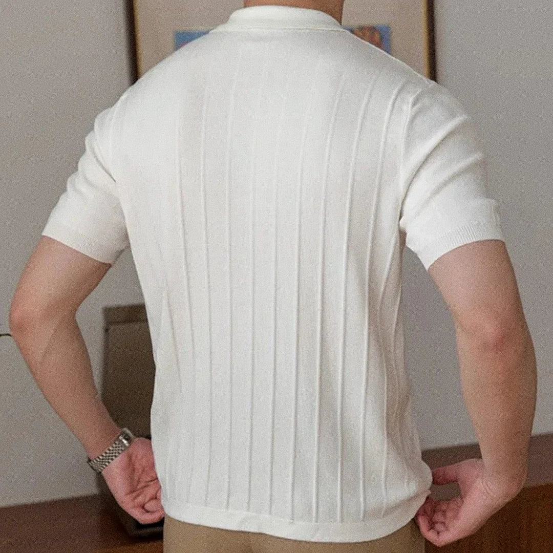 Camisa Polo Masculina Romenzi Burgos RZ612 em detalhe, polo elegante em tecido premium que oferece conforto, durabilidade e estilo sofisticado.