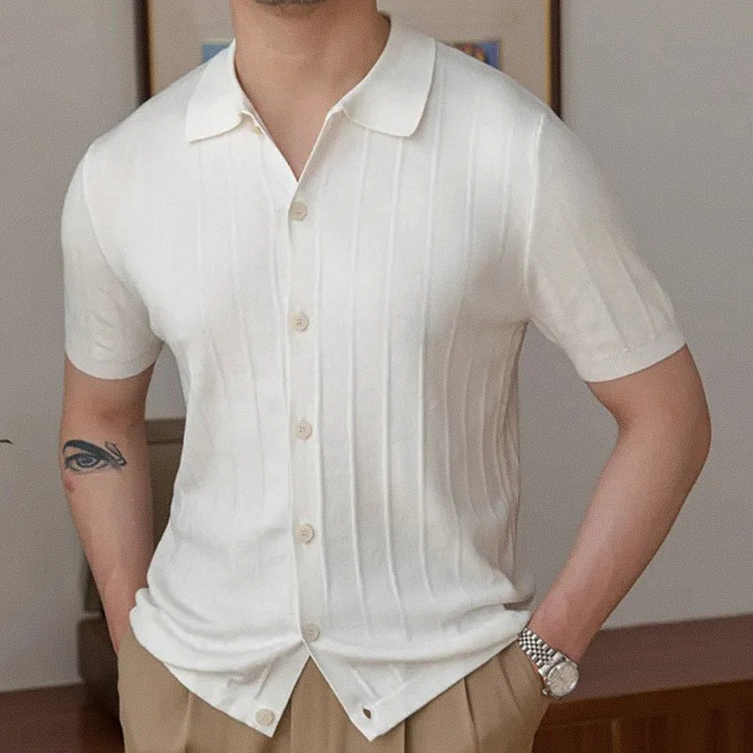 Camisa Polo Masculina Romenzi Burgos RZ612 em detalhe, polo elegante em tecido premium que oferece conforto, durabilidade e estilo sofisticado.