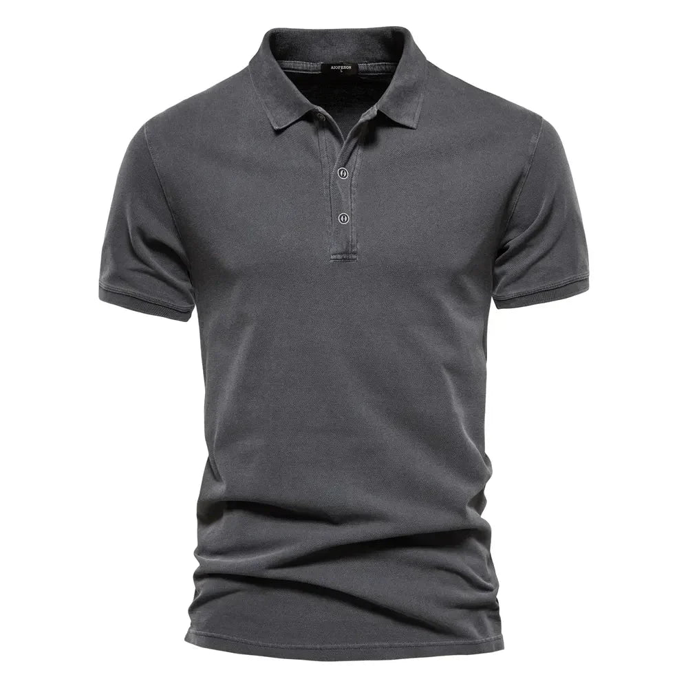 Camisa Polo Masculina Romenzi Executiva RZ606 em detalhe, polo sofisticada em materiais de alta qualidade que oferece conforto, elegância e durabilidade.