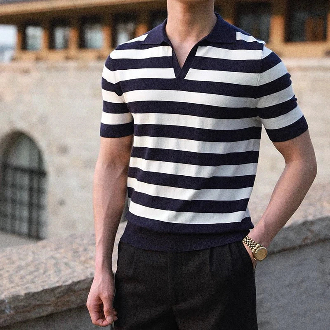 Camisa Polo Masculina Romenzi Ferrol RZ617 em detalhe, polo elegante em materiais de alta qualidade que oferece conforto, caimento impecável e estilo atemporal.