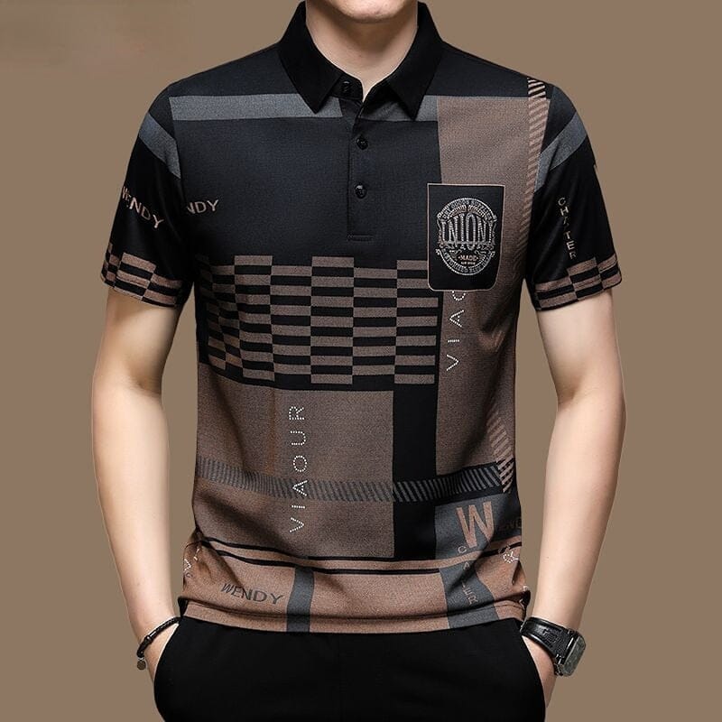 Camisa Polo Masculina Romenzi Medeiros RZ636 em detalhe, peça sofisticada em algodão e poliéster que oferece respirabilidade, conforto e estilo moderno.