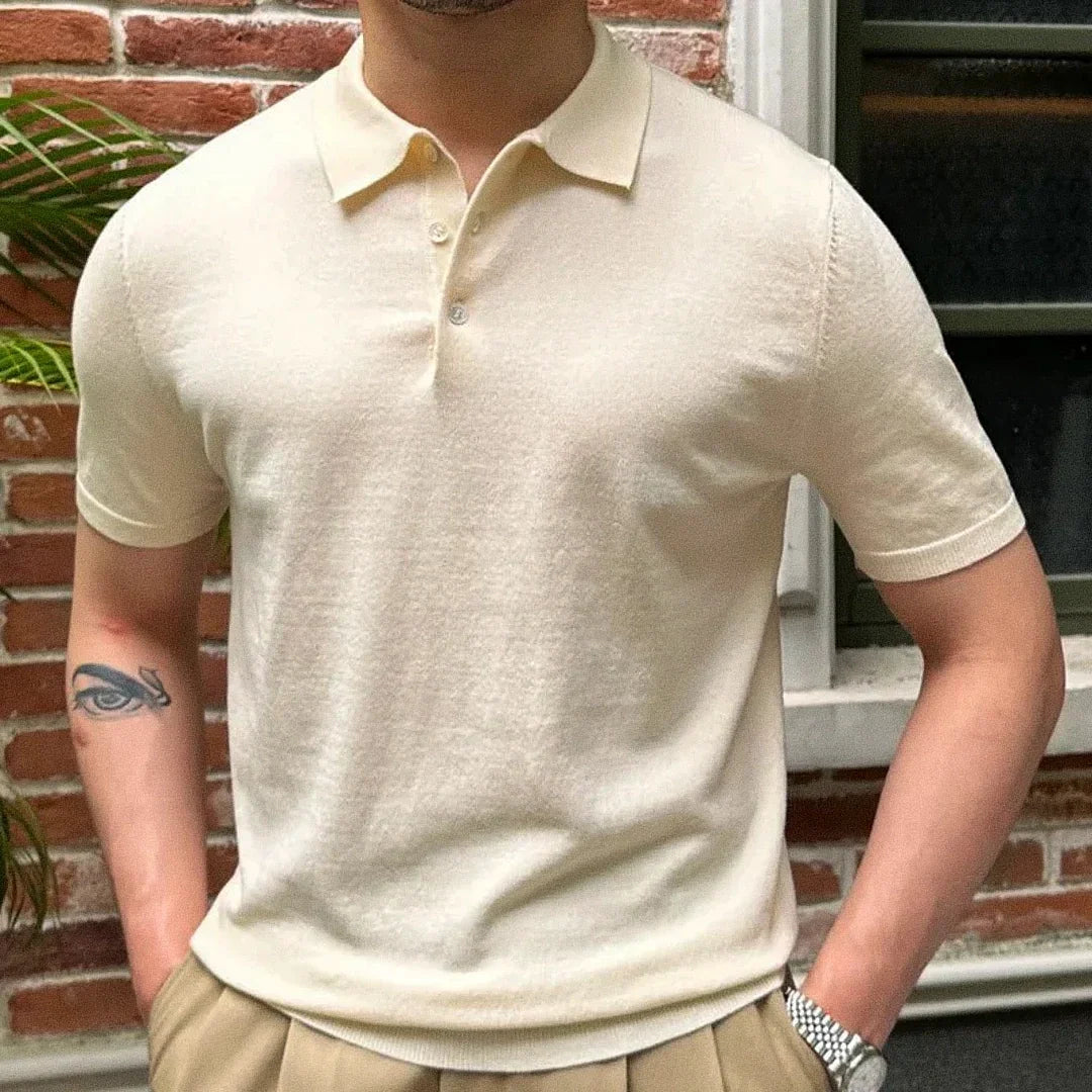 Camisa Polo Masculina Romenzi Sabadell RZ629 em detalhe, peça sofisticada com caimento perfeito que oferece conforto, durabilidade e estilo elegante.