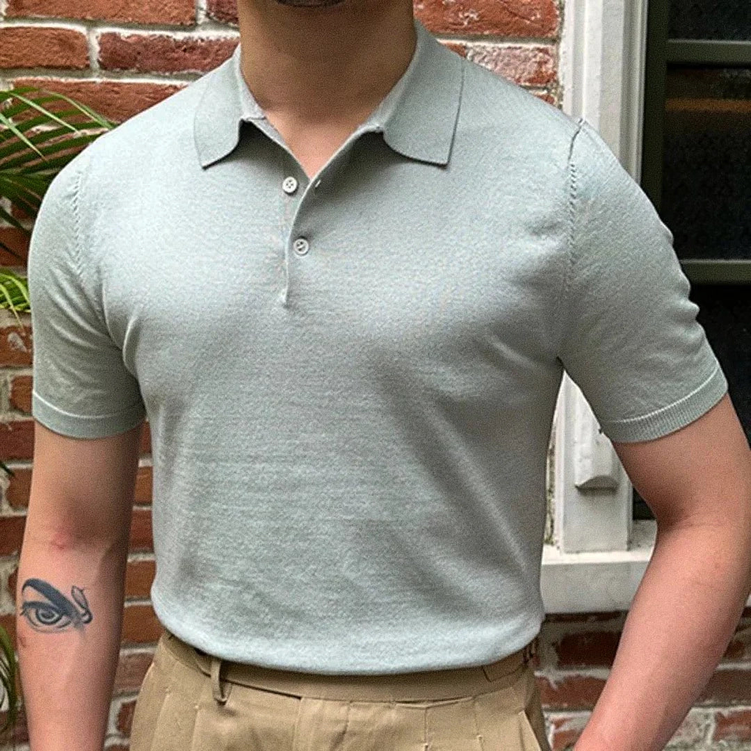Camisa Polo Masculina Romenzi Sabadell RZ629 em detalhe, peça sofisticada com caimento perfeito que oferece conforto, durabilidade e estilo elegante.