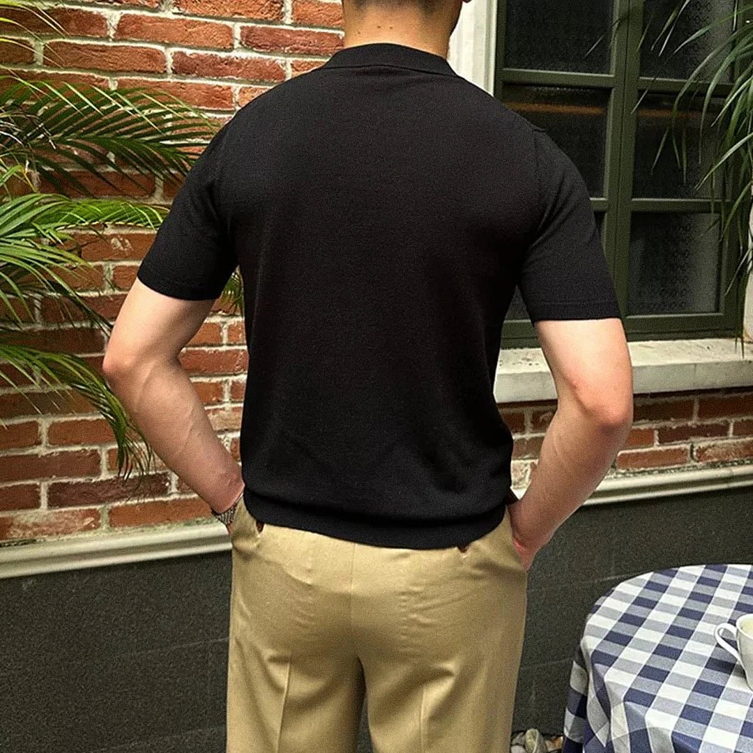 Camisa Polo Masculina Romenzi Sabadell RZ629 em detalhe, peça sofisticada com caimento perfeito que oferece conforto, durabilidade e estilo elegante.