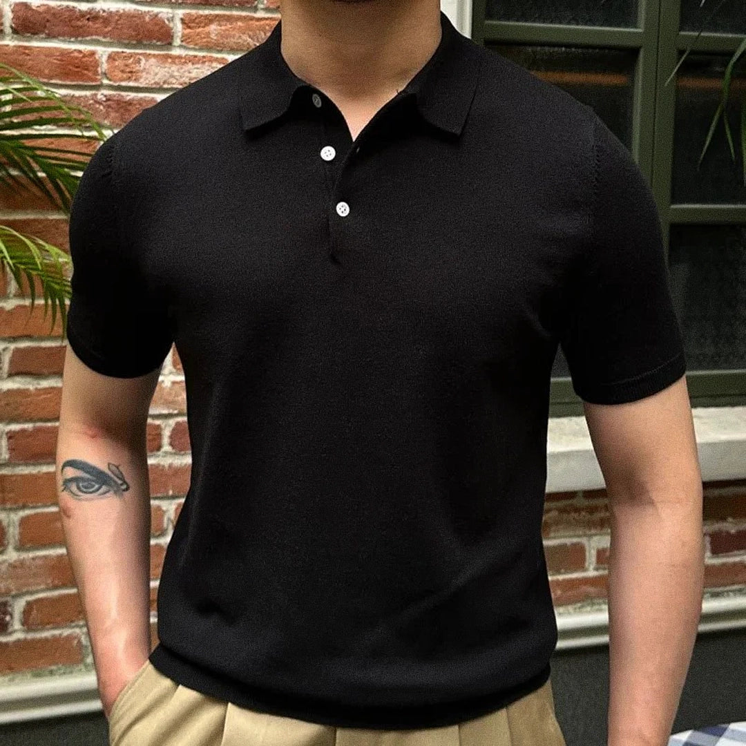 Camisa Polo Masculina Romenzi Sabadell RZ629 em detalhe, peça sofisticada com caimento perfeito que oferece conforto, durabilidade e estilo elegante.
