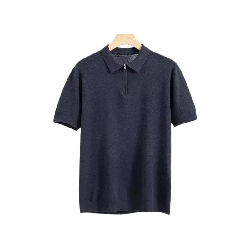 Camisa Polo Masculina Romenzi Santorini RZ630 em detalhe, polo sofisticada em materiais de alta qualidade que oferece conforto, estilo e caimento perfeito.