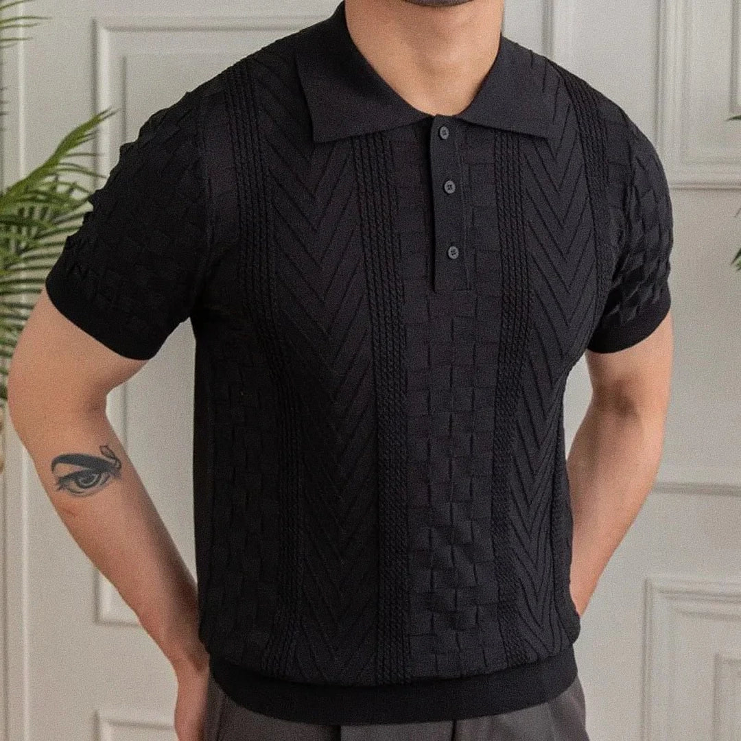 Camisa Polo Masculina Romenzi Valencia RZ631 em detalhe, polo sofisticada em materiais de alta qualidade que oferece conforto, durabilidade e estilo elegante.