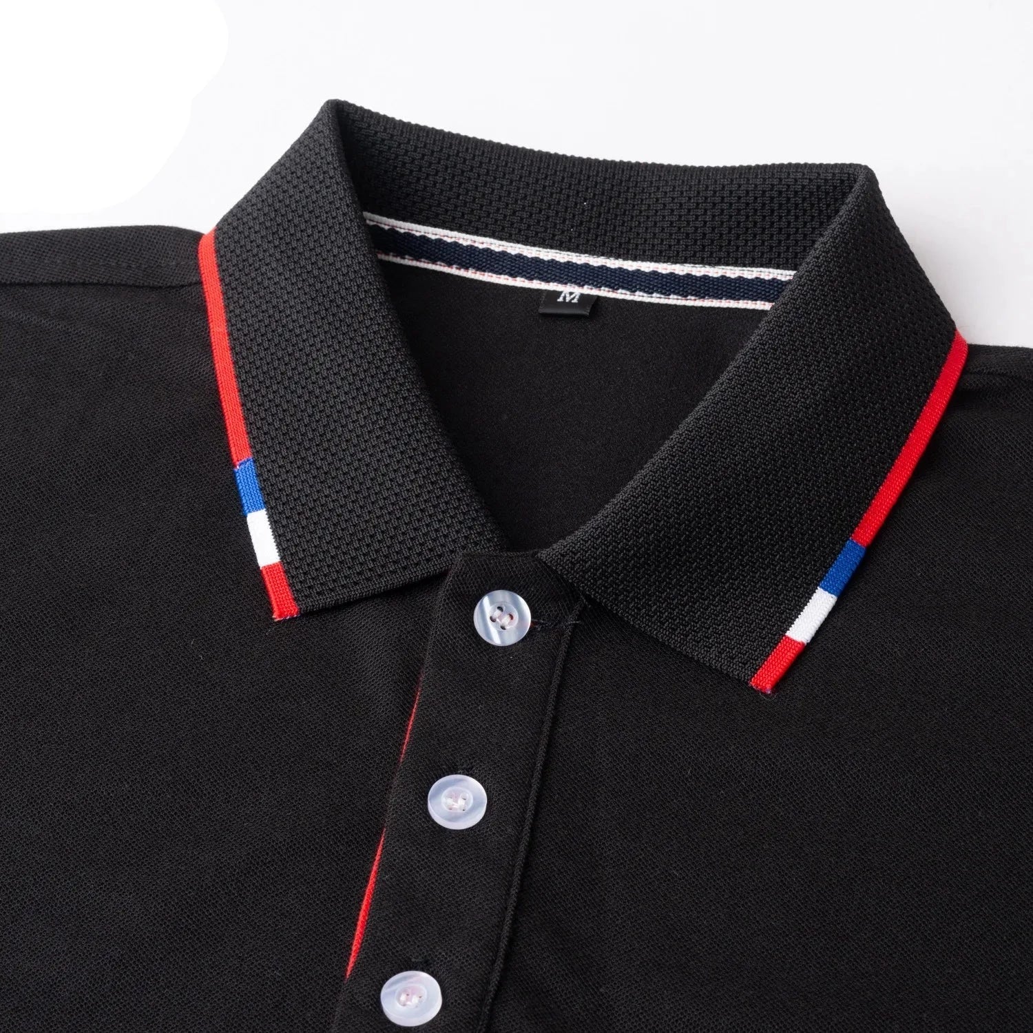 Camisa Polo Masculina Romenzi Venture RZ632 em detalhe, polo sofisticada em tecido premium que oferece conforto, durabilidade e estilo elegante.
