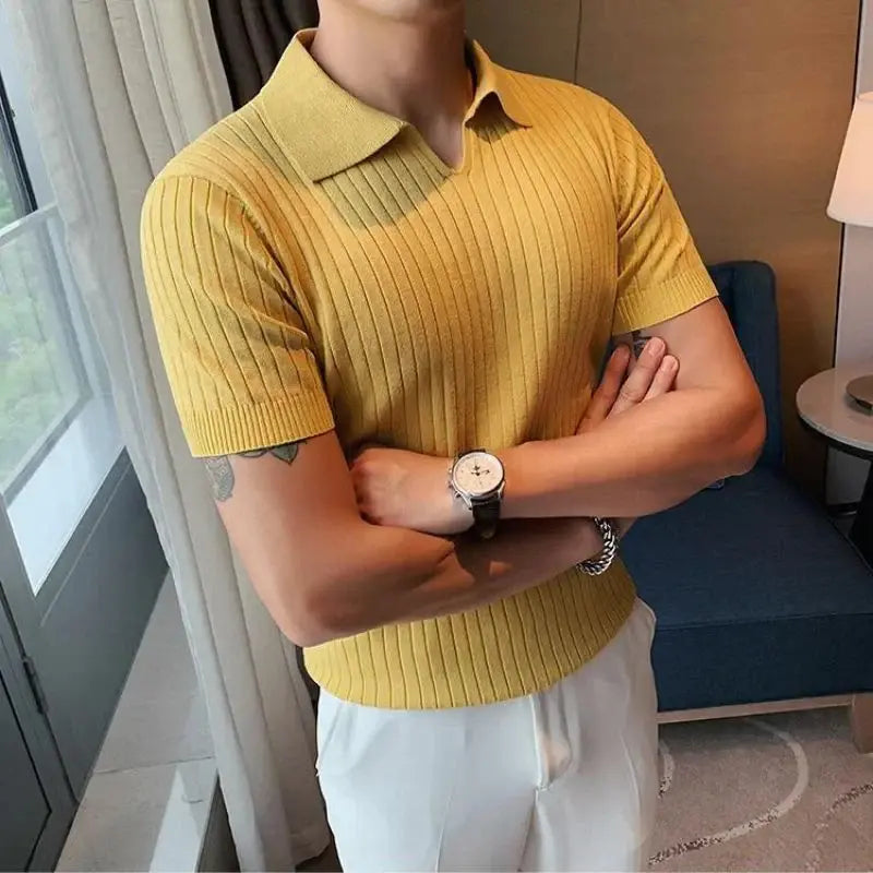 Camisa Polo Vintage Slim Romenzi RZ012 com manga curta, botões e poliéster, ideal para criar looks casuais e confortáveis.