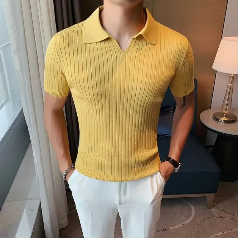 Camisa Polo Vintage Slim Romenzi RZ012 com manga curta, botões e poliéster, ideal para criar looks casuais e confortáveis.