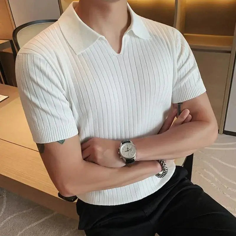 Camisa Polo Vintage Slim Romenzi RZ012 com manga curta, botões e poliéster, ideal para criar looks casuais e confortáveis.