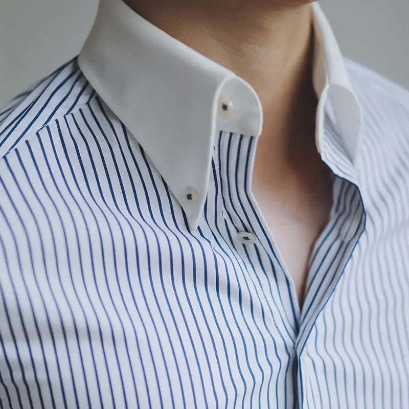 Camisa Social Listrada Romenzi RZ086, slim fit e tecido premium. Elegância, respirabilidade e durabilidade para compromissos profissionais e sociais.