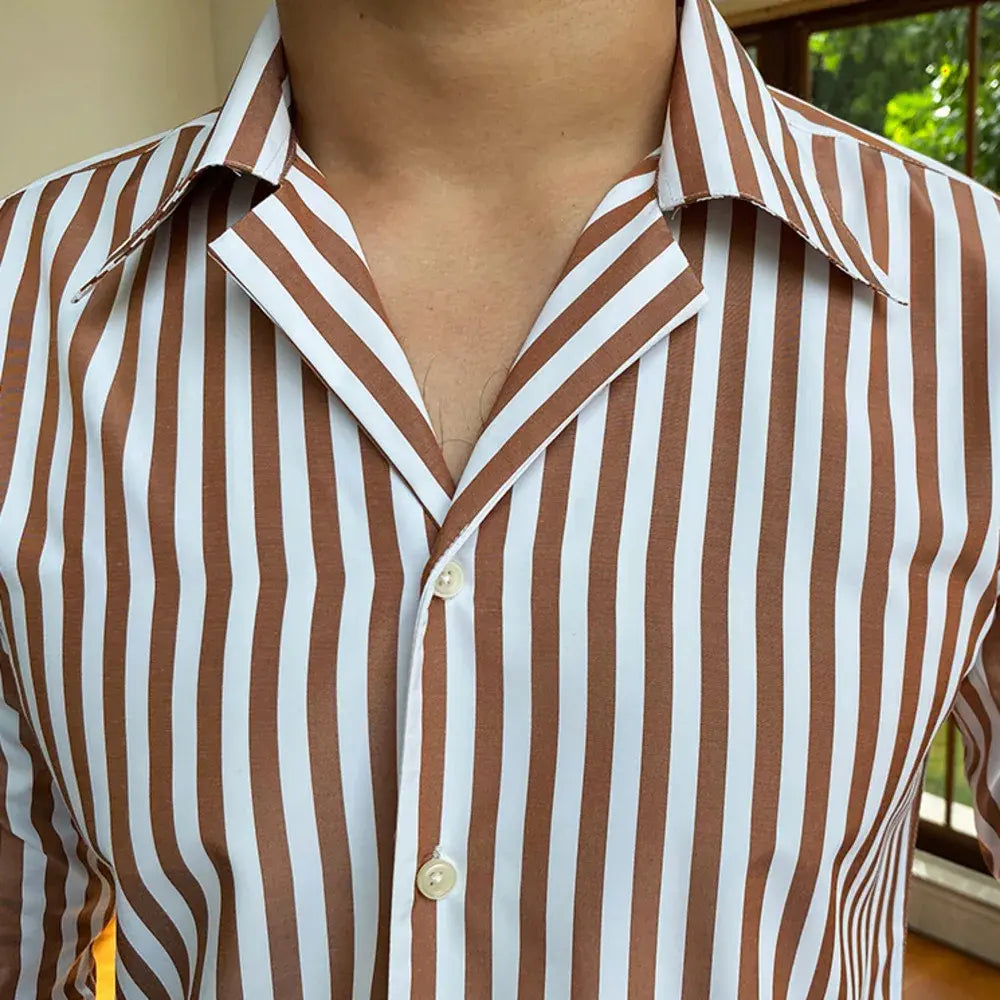 Camisa Social Masculina Listrada Romenzi RZ087, slim fit, confortável e sofisticada, perfeita para o trabalho e eventos formais.
