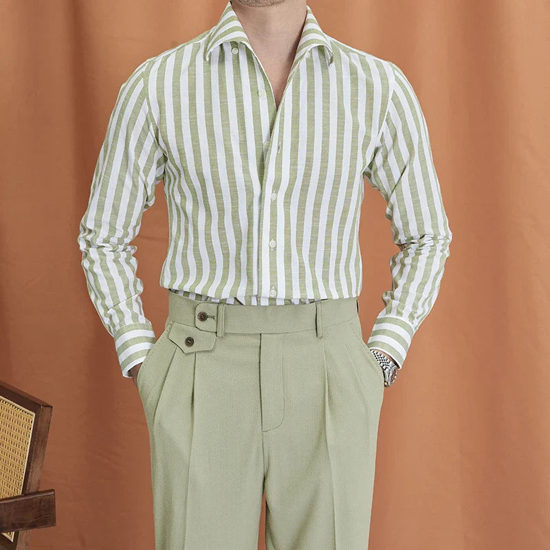 Camisa Social Masculina Listrada Romenzi RZ089, peça sofisticada com tecido de algodão e poliéster, ideal para looks formais e casuais.