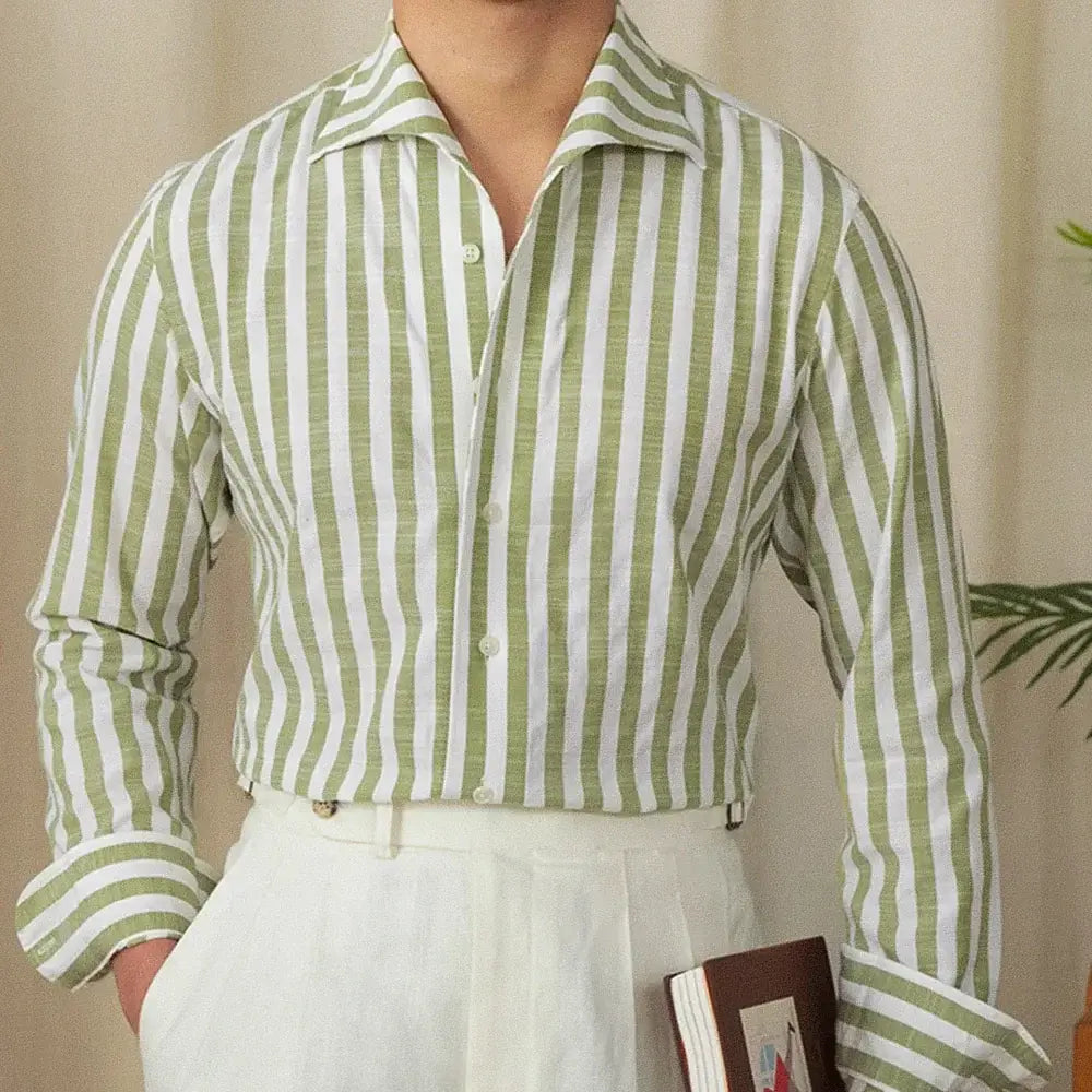 Camisa Social Masculina Listrada Romenzi RZ089, peça sofisticada com tecido de algodão e poliéster, ideal para looks formais e casuais.