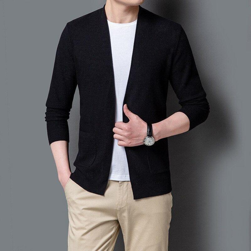 Cardigan Masculino Básico Romenzi RZ639 em detalhe, peça sofisticada em lã fina, viscose e caxemira premium, versátil para ocasiões casuais e sociais.