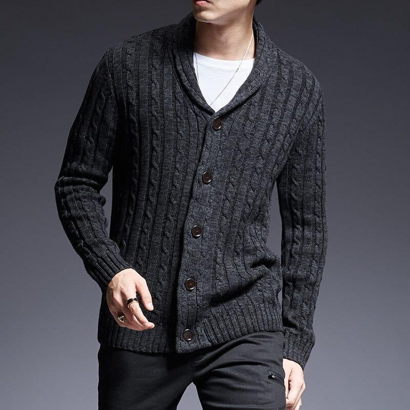 Cardigan Masculino em Algodão Pima Romenzi RZ641 em detalhe, peça elegante e resistente, feita em algodão Pima premium, ideal para looks casuais ou sociais.