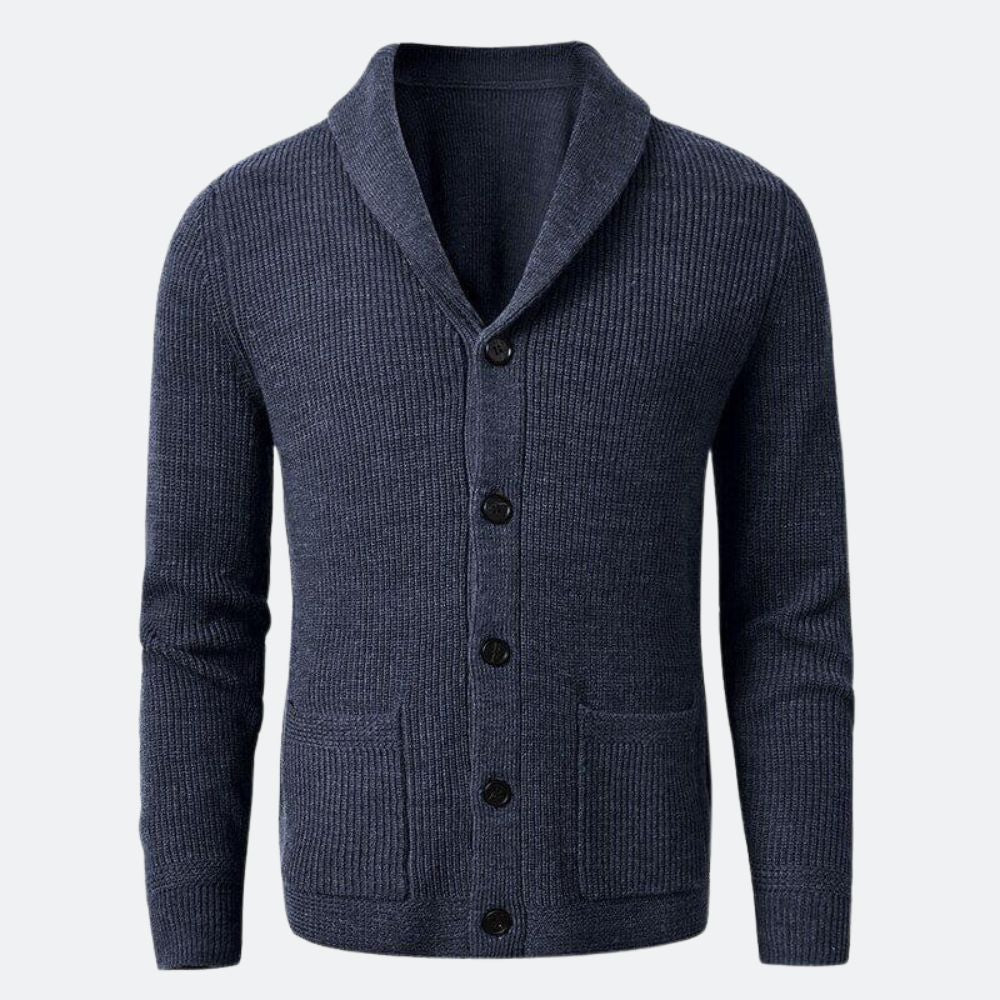 Cardigan Masculino Gola em V Romenzi RZ644 em detalhe, peça elegante confeccionada em lã merino, acrílico e nylon, ideal para looks casuais ou formais.