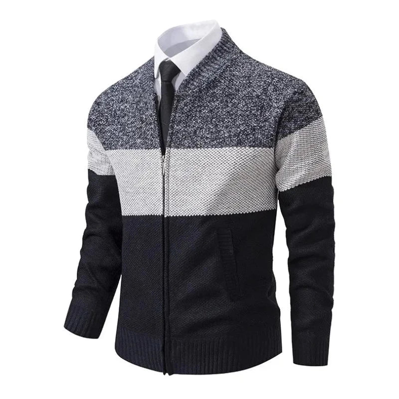 Cardigan Masculino Logan Romenzi RZ646 em detalhe, peça sofisticada em lã fina e poliéster, versátil e elegante para ocasiões casuais ou profissionais.