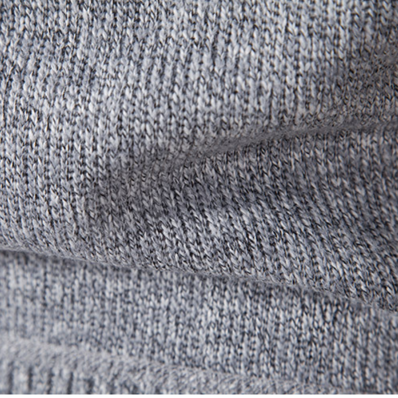 Cardigan Masculino Social Romenzi RZ651 em detalhe, peça premium em poliéster com gola alta, versátil e sofisticada para ocasiões profissionais ou casuais.