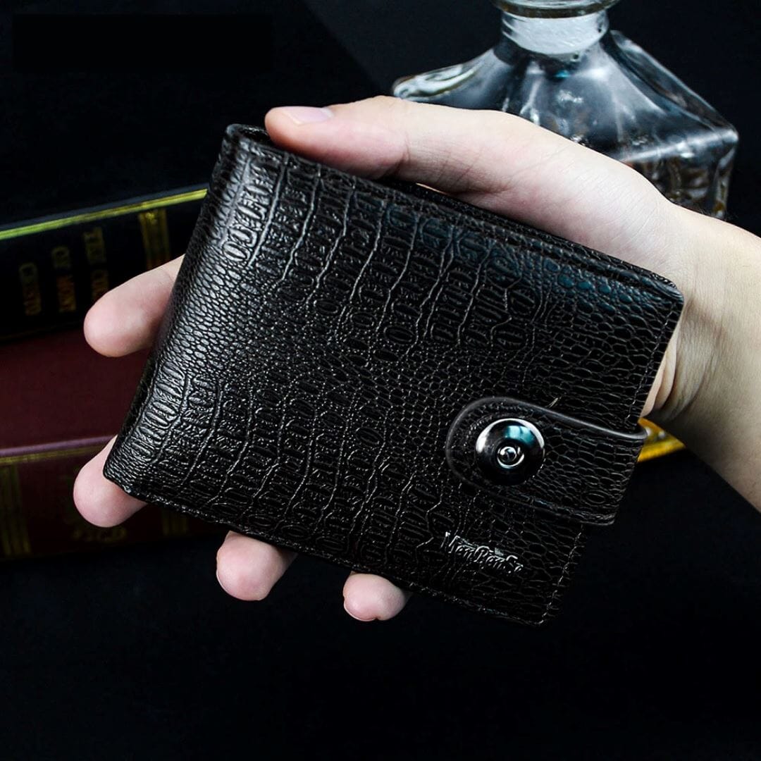 Carteira Masculina de Couro com Botão Romenzi RZ493 compacta e funcional, feita em couro legítimo para praticidade e estilo diário.