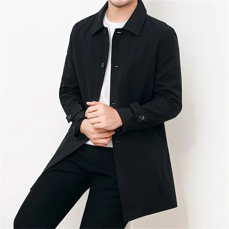 Casaco Longo Masculino Romenzi RZ133 com design clássico, tecido premium leve e macio, e decote polo, ideal para estilo e conforto em todas as ocasiões.