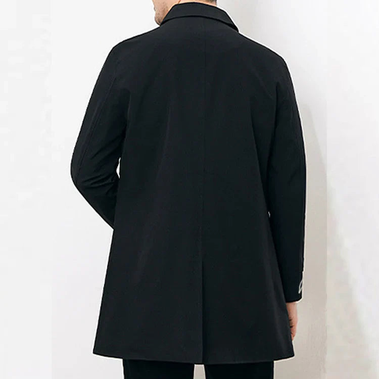 Casaco Longo Masculino Romenzi RZ133 com design clássico, tecido premium leve e macio, e decote polo, ideal para estilo e conforto em todas as ocasiões.