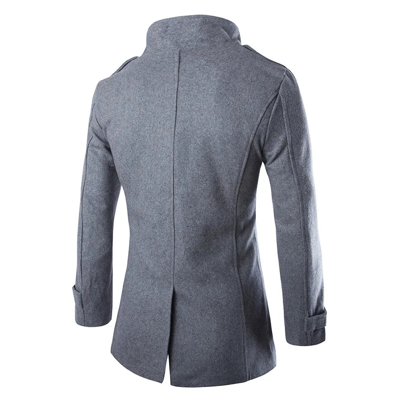 Casaco Transpassado Masculino Romenzi RZ123 com design elegante, lapelas sofisticadas e materiais premium, perfeito para conforto e estilo.