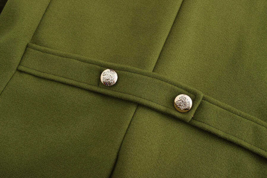 Casaco Transpassado Masculino Romenzi RZ144 em tecido leve e resistente, com design clássico e moderno, perfeito para ocasiões formais.