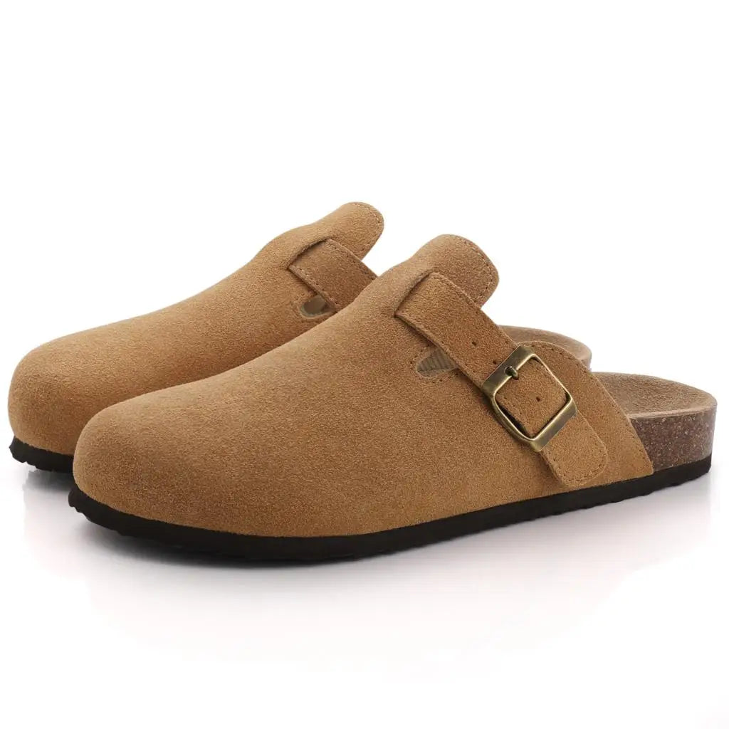 Chinelo Slide Masculino Chicago Old Money Romenzi RZ899 em detalhe, feito em camurça bovina premium com sola de cortiça e estilo sofisticado.