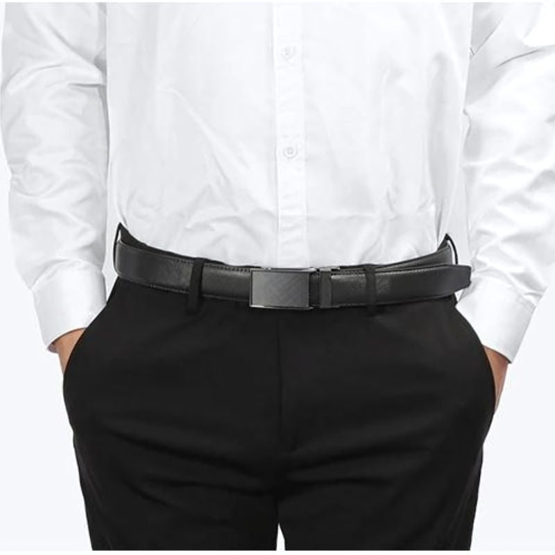 Cinto Masculino de Couro Romenzi Class RZ471 com acabamento sofisticado, ideal para compor visuais formais ou casuais com elegância e distinção.