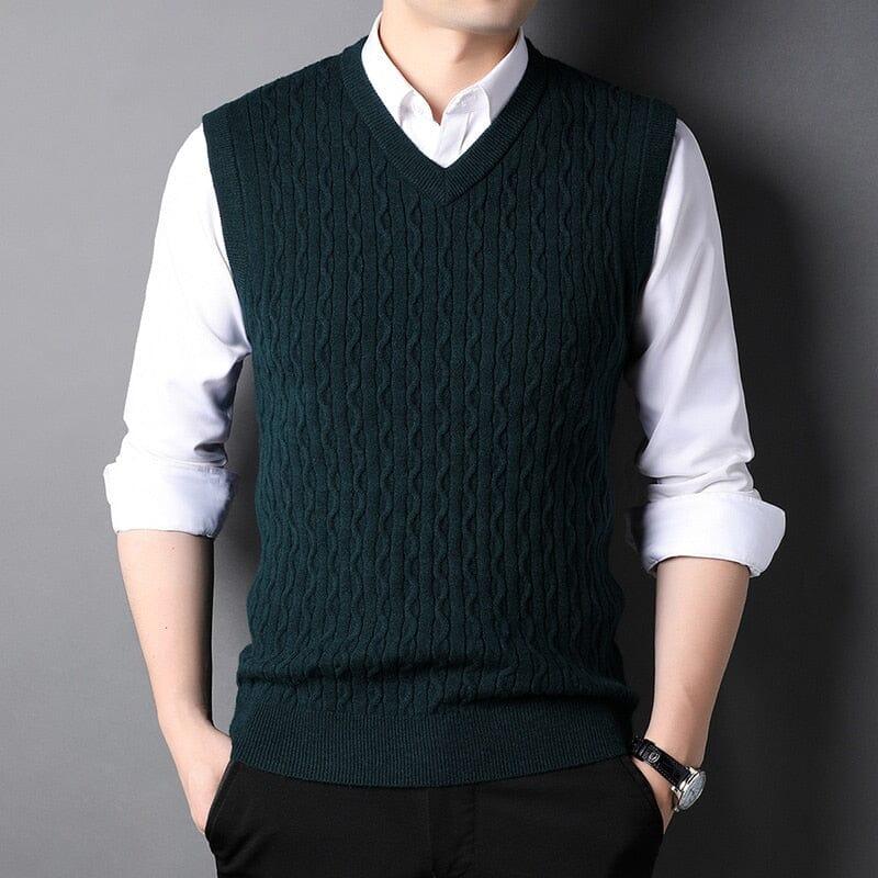 Colete Masculino de Suéter em Lã Romenzi RZ656 em detalhe, peça elegante e aconchegante em lã premium, ideal para looks casuais ou passeios ao ar livre.