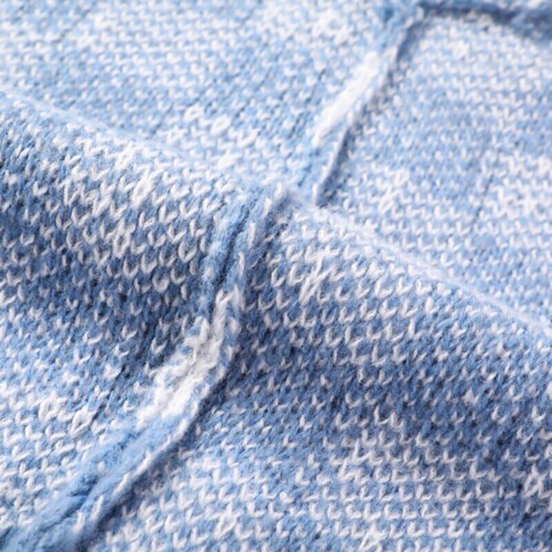 Colete Masculino Tricot Carlsen Romenzi RZ664 em detalhe, peça em tricot de alta qualidade com estampa xadrez, versátil e elegante para o dia a dia.