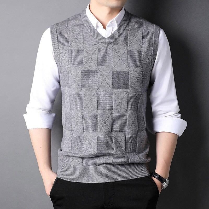 Colete Masculino Tricot Xadrez Romenzi RZ668 em detalhe, peça sofisticada em tricot premium com padronagem clássica, ideal para looks casuais e formais.