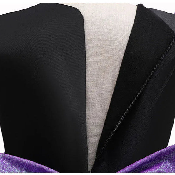 Fantasia Infantil Bruxa Abracadabra Halloween com vestido, vassoura, meia-calça, arquinho e bolsinha, perfeita para festas infantis e brincadeiras.