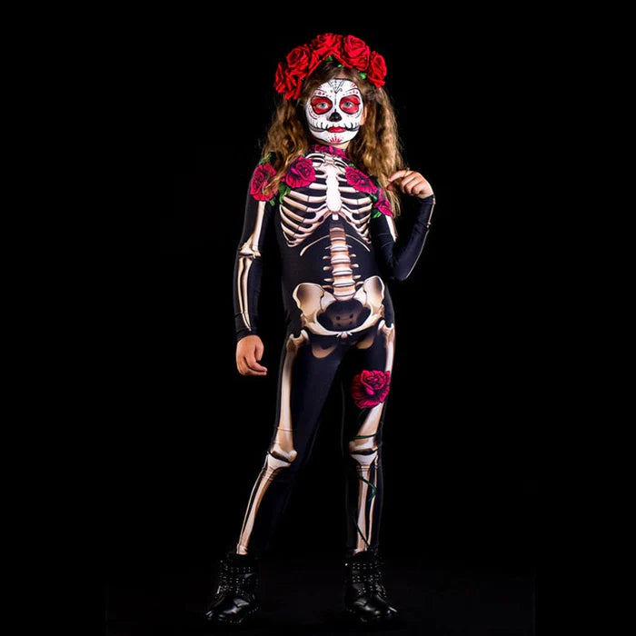 Fantasia Infantil Esqueleto com vestido e cabelo temático, feita em poliéster, ideal para festas de Halloween e brincadeiras infantis.