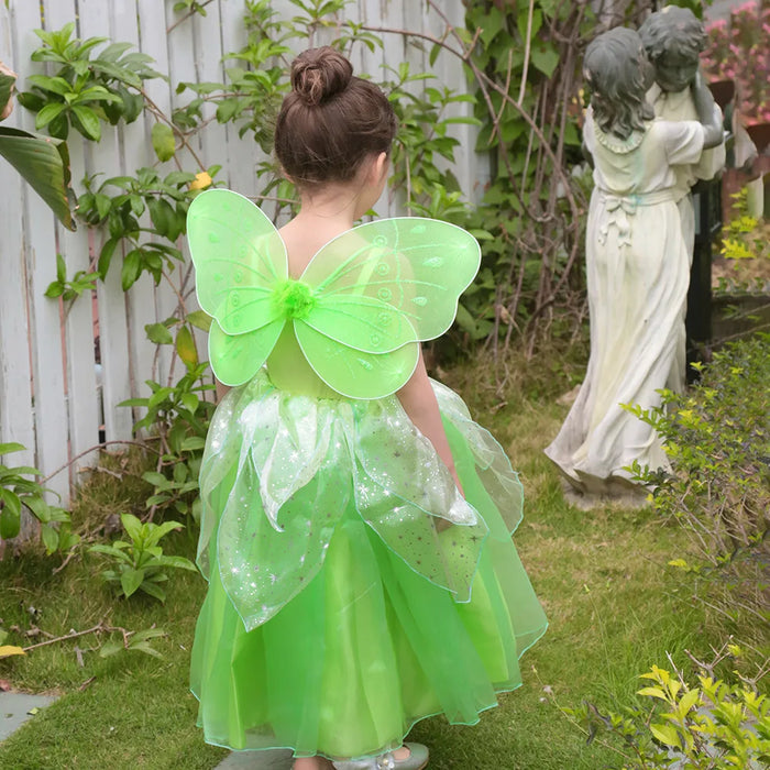 Fantasia Infantil Fada Verde Encantada com vestido, asas, luvas, coroa, colar e brincos, perfeita para festas infantis e brincadeiras mágicas.