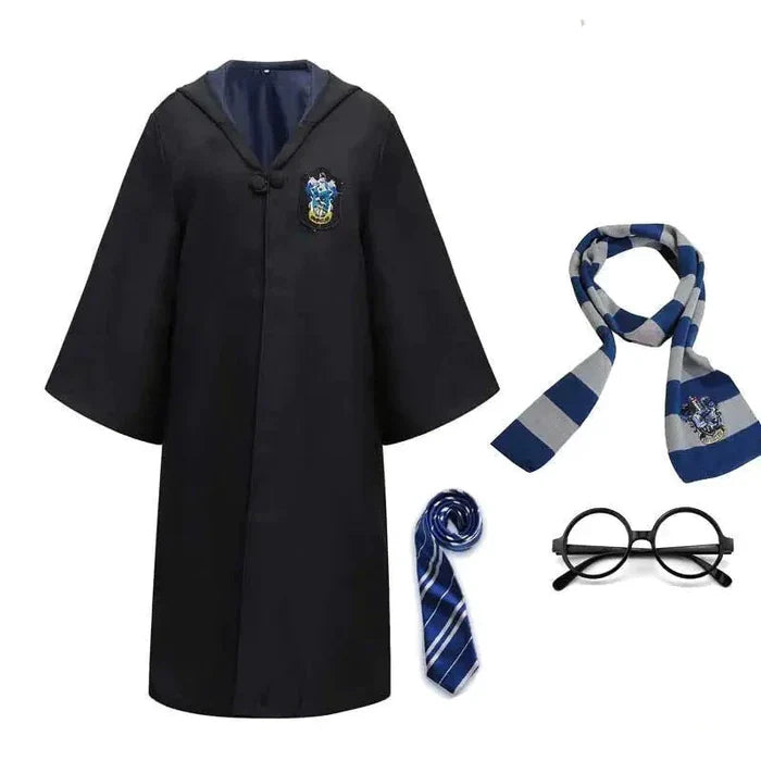 Fantasia Infantil Mago Bruxo Preto com Varinha em poliéster, ideal para festas infantis e brincadeiras mágicas cheias de imaginação.