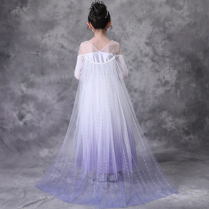 Fantasia Infantil Vestido Azul de Gelo Encantado com vestido, coroa, varinha e luvas, perfeita para festas infantis e brincadeiras mágicas.