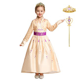 Fantasia Infantil Vestido Princesa Encantada Dourada com vestido, coroa e varinha mágica, feita em cetim, malha e poliéster, ideal para festas infantis.