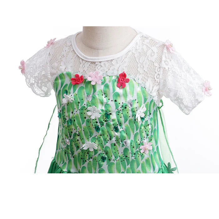 Fantasia Infantil Vestido Princesa Verde de Gelo com vestido, coroa, luvas, varinha e joias, feita em algodão, cotton e voil, perfeita para festas infantis.