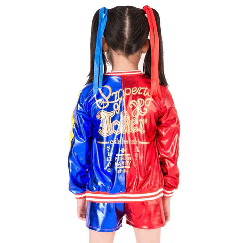 Fantasia Infantil Vilã Colorida Encantada com camiseta, short, jaqueta, luvas e cabelo, feita em poliéster, ideal para festas e brincadeiras infantis.
