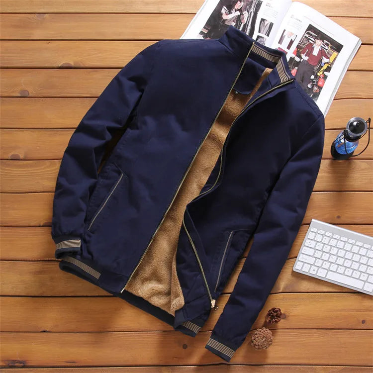 Jaqueta Casual Masculina Romenzi RZ154, confeccionada com materiais premium, costuras reforçadas e design sofisticado para versatilidade e conforto.