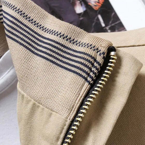 Jaqueta Casual Masculina Romenzi RZ154, confeccionada com materiais premium, costuras reforçadas e design sofisticado para versatilidade e conforto.