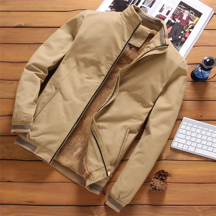 Jaqueta Casual Masculina Romenzi RZ154, confeccionada com materiais premium, costuras reforçadas e design sofisticado para versatilidade e conforto.