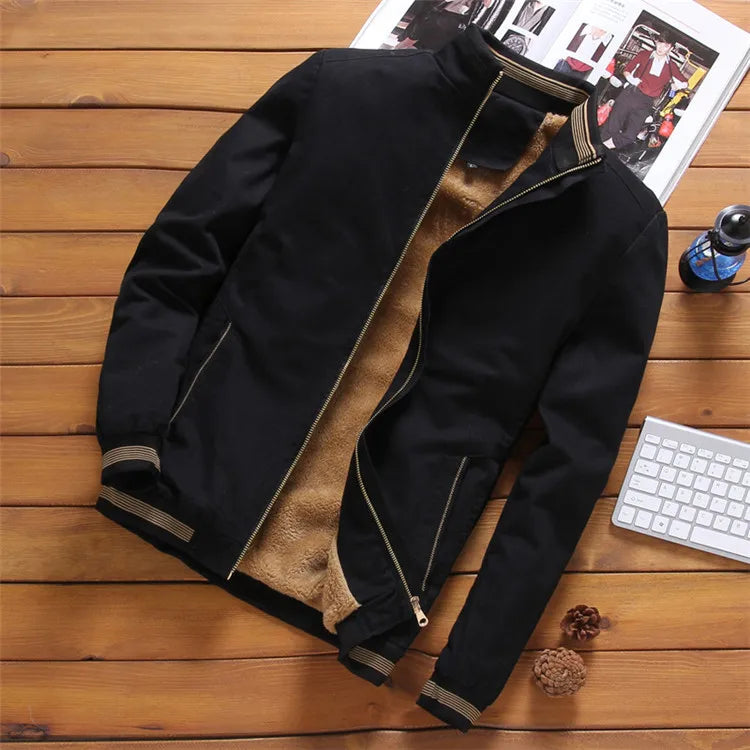 Jaqueta Casual Masculina Romenzi RZ154, confeccionada com materiais premium, costuras reforçadas e design sofisticado para versatilidade e conforto.
