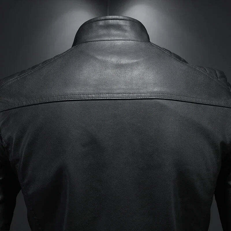 Jaqueta de Motociclista Masculina Romenzi RZ126 feita em poliéster resistente, com forro acolchoado, reforços de segurança e design moderno e estiloso.
