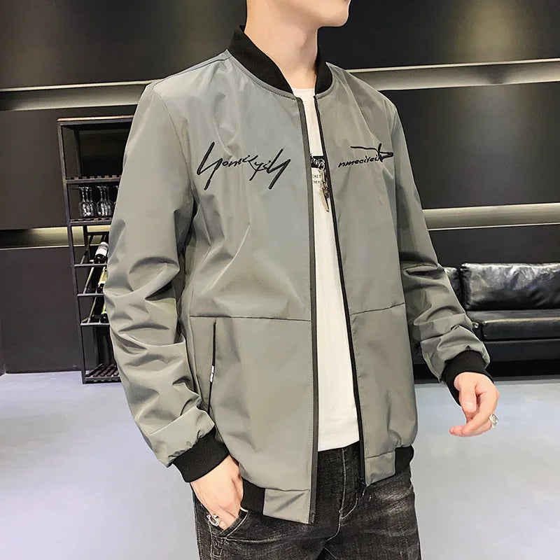 Jaqueta Impermeável Masculina Elegante Romenzi RZ156, com tecido premium, impermeável e design sofisticado para estilo e conforto.