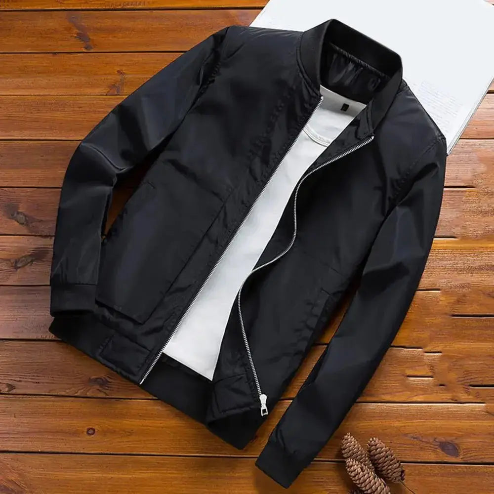 Jaqueta Impermeável Masculina Romenzi RZ173 com tecido resistente à água, isolamento térmico e design funcional para proteção e elegância.