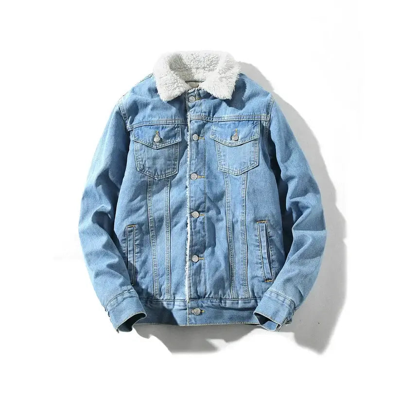 Jaqueta Jeans Masculina Romenzi Modern RZ245 com design clássico e moderno, tecidos premium e estilo versátil. Conforto e elegância em qualquer ocasião.